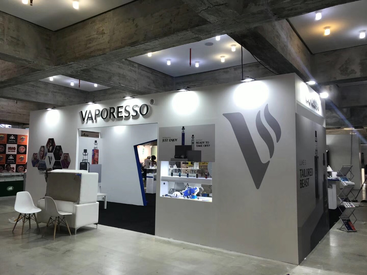 西班牙电子烟展设计搭建-麦克维尔